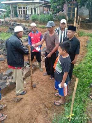 Masyarakat Ciemas Menyambut Dengan Antusias atas di Bangunnya Masjid ATTAJRI MIN TAKHTIHAL ANHAR di Dusun Ciemas Kec. Ciemas