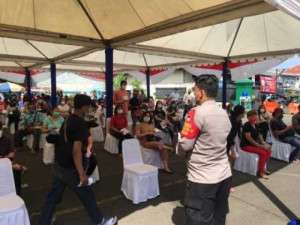 Jelang HUT Bhayangkara 75, Polri Gelar Vaksinasi Massal di Polsek Karawaci
