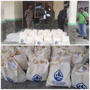 PERUMDA PT. Tirta Jaya Kab. Sukabumi Membagikan Paket Sembako Untuk Warga ISOMAN