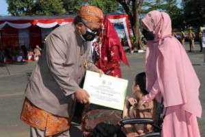 Hari Jadi 151, Bupati Sukabumi Beri Beberapa Penghargaan Dan Bantuan Untuk Disabilitas