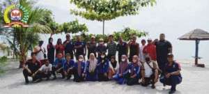 Aksi Peduli Dengan Lingkungan, Bakamla Babel Bersih -Bersih Di Pantai Takari Bersama HKM Dan Mahasiswa