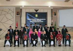HUT KE 50 KORPRI, BUPATI ANUGERAHKAN SATYALANCANA KARYA SATYA PRESIDEN TAHUN 2021
