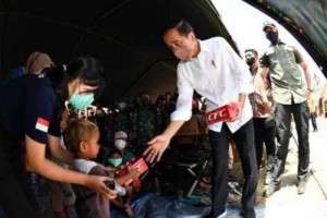 Presiden Jokowi Pastikan Penanganan Dampak Erupsi Semeru Berjalan Baik