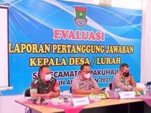 Wakili Danramil, Serma Robert Hadiri Rapat Evaluasi LPJ Kades Se Pakuhaji
