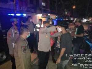 Kapolsek Benda Polres Metro Tangerang Kota Pimpin Gelar Apel Ops Yustisi Dan Ops Cipkon di Halaman Mapolsek