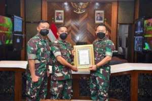 Lakukan Aksi Heroik, Serma Junaidi Dapat Penghargaan Dari Kasad