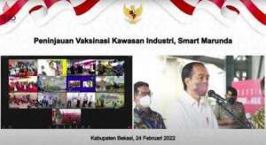 Tinjau Vaksinasi Booster Bagi Pekerja Industri, Presiden Harapkan Produksi Dapat Terus Berjalan