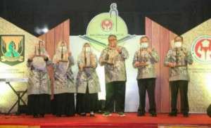  Bupati Sukabumi H. Marwan Hamami membuka Bazar Cullinary Ramadhan 1443 H