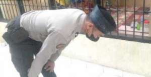 Sat Tahti Polres Bangka Barat Wajibkan Tahanan Sholat 