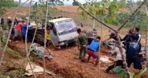 Pengaspalan Desa Sirnasari Kec. Pabuaran Kab. Sukabumi, Jaro Banggun "Terima Kasih Atas Program Dari Bapak Bupati dan Bapak Dandim 0622"