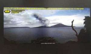 Muntahkan Abu Vulkanik Setinggi 150 Meter, Status Gunung Anak Krakatau Siaga III