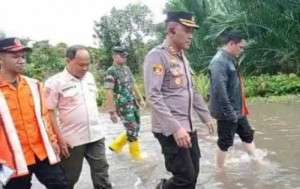 Cek Lokasi Banjir, Kapolres Bangka Barat Imbau Masyarakat Agar Berhati-hati