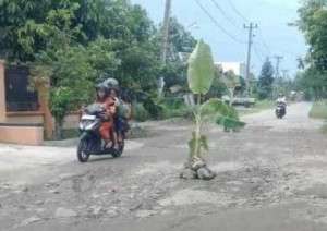 Memprihatinkan..!! Ruas Jalan Penghubung Desa Jambanan-Sidoharjo Sragen Rusak Parah 