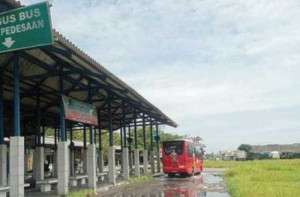 Memprihatinkan..!! Landasan Terminal Kartosuro Rusak Makin Parah, Kondisinya Penuh Genangan Air