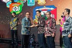 Pemkab. Sukabumi Menerima Penghargaan UHC Award Tahun 2023 Dari KEMENKO PMK Republik Indonesia
