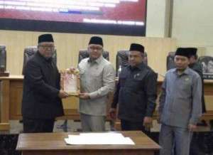 Bupati Sukabumi Sampaikan Keputusan Terhadap Tiga Raperda Pada Paripurna DPRD