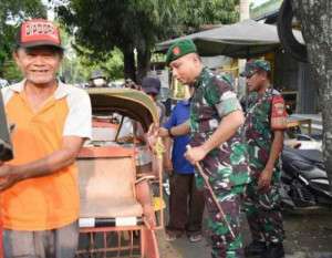 Berbagi Berkah Ramadlan, Kodim Sragen Kembali Bagi Ratusan Takjil Bagi Warga Masyarakat dan Pengguna Jalan Sisi Selatan Pasar Bunder