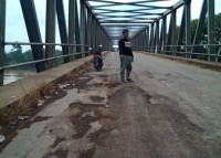 Jembatan rusak parah, Pemprov Sumsel Dinilai tidak tegas terkait aturan angkutan Batu Bara.