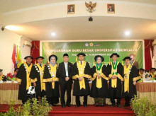 Rektor Universitas Sriwijaya Menyampaikan Pengukuhan Guru Besar di Bidang Ilmu Pertanian.