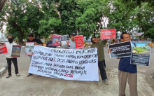 Aksi Dalam Menyampaikan Aspirasi di kantor Wilayah ATR/BPN Sumsel dilakukan warga kabupaten Lahat 