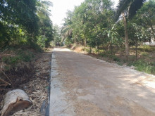 Jalan Cor Beton Baru Selesai Dibangun di Desa Karya Mukti Sudah Mulai Rusak