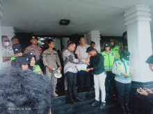 Desakan Larangan Operasional Truk Muatan dan Galian C, FMPP lakukan aksi damai dikantor walikota Palembang 
