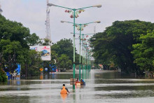 Tanggul Sungai Wulan Jebol, Jalur Pantura Demak-Semarang Terendam Banjir