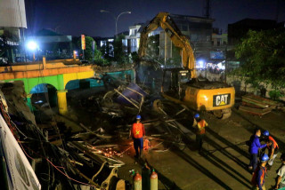 Proses pembongkaran bangunan gedung Pasar Anyar ditargetkan selesai dalam waktu 1,5 bulan