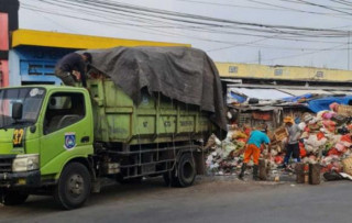Selama Libur Lebaran ,Pemkot Tangsel Angkut Ratusan Ton Sampah
