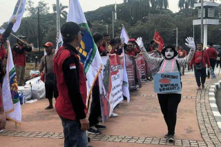 Demo May Day 2024, tuntutan dari hak pekerja perempuan, outsourcing, hingga subsidi petani