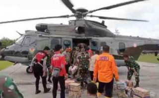 Helikopter TNI AU evakuasi warga dan salurkan logistik dan di Luwu