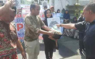 Mangkir dari panggilan KPK, warga Sidoarjo galang dana untuk antar Gus Muhdlor ke Jakarta