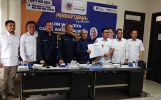 Prima Salam dari Gerindra Ambil Formulir Pendaftaran Walikota/wakil Walikota di Kantor Nasdem Palembang