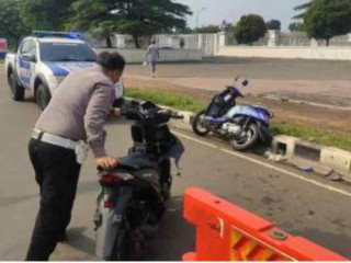 Gegara Lawan Arah, Dua Motor Adu Banteng di Stadion Pakansari Cibinong
