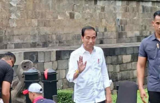 Jokowi bersama Gibran dan cucu liburan ke Candi Borobudur
