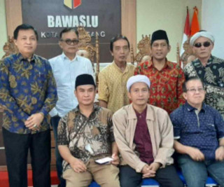 Konferensi Pers Pasangan Calon Walikota Palembang Jalur Independen: Ust. Ahmad Fauzan - H. Khalid Menolak Putusan Bawaslu