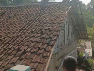 Belasan Rumah di Puncak Bogor Rusak Diterjang Angin Kencang