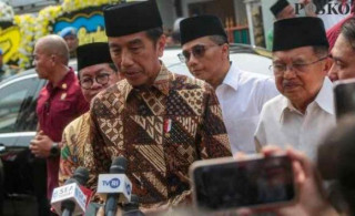 Didampingi Gibran, Presiden Jokowi melayat ke rumah duka Wapres ke-9, Hamzah Haz