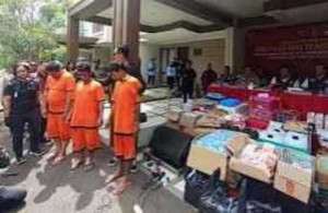 Bareskrim Polri Berhasil Membongkar Produksi Sindikat Narkoba Di Perumahan Elit Bandung