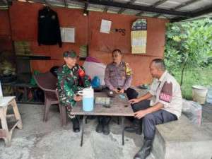 TNI-POLRI Wilayah Hukum Polsek Dramaga Laksanakan Sambang Kamtibmas Ke Pos Satpam Ajak Jaga Lingkungan Yang Kondusif.