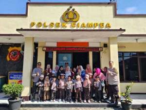 Polsek Ciampea Gelar Kegiatan Polisi Sahabat Anak untuk TK Satu Atap Desa Cinangneng.