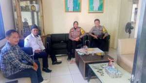 Kapolsek Dramaga Kunjungan Ke Kantor Desa Petir Kecamatan Dramaga Ajak Jaga Kondusifitas Cegah Gangguan Kamtibmas.