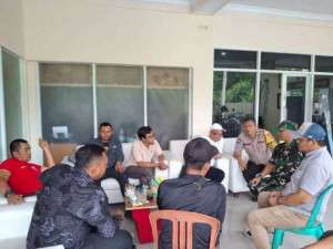 Bhabinkamtibmas Polsek Babakan Madang Sinergi dengan TNI Jalin Kedekatan Bersama Warga Desa Binaan.