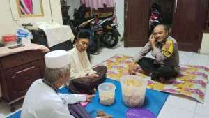 Polsek Dramaga Sambang Tokoh Masyarakat Desa Cikarawang Sistem Sambang Warga Dialog Ajak Jaga Kondusifitas Cegah Gangguan Kamtibmas.