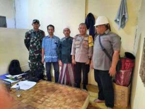 Bhabinkamtibmas Desa Bitungsari Polsek Ciawi Sambangi Warga dan Ajak Cegah Gangguan Kamtibmas.