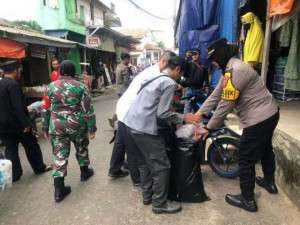 Kapolsek Dramaga Hadir Dalam Giat Bulan Bhakti Gotong Royong Masyarakat (BBGRM) XXII Tahun 2025 Tingkat Kecamatan Dramaga, Bersama Forkompicam Solid Kuat Dan Tangguh.