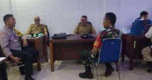 Dekatkan Diri dengan Warga, Bhabinkamtibmas Desa Cilember Polsek Cisarua Sampaikan Himbauan Kamtibmas.