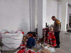 Polsek Tamansari Sambangi Pekerja UMKM, Jalin Keakraban dan Sampaikan Pesan Kamtibmas.