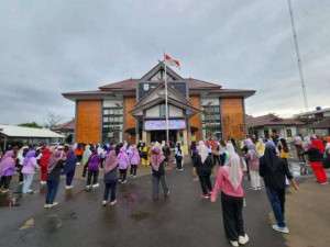 Kapolsek Dramaga Hadir Dalam Giat Senam Masal Forkompimcam, TP.PKK Kecamatan, TP. PKK Desa Tingkat Kecamatan Dramaga Kabupaten Bogor.