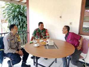 Wujudkan Lingkungan Aman, TNI-POLRI Desa Citeko Gelar Sambang Dialogis.